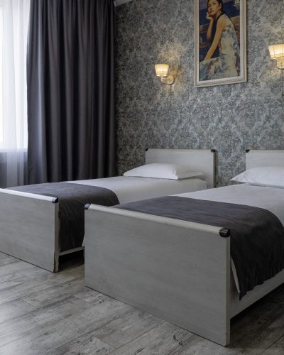 triple-room-3-beds-royal-poltava